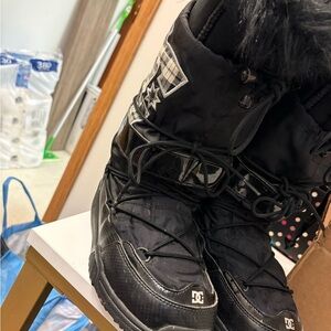 DC Black Winter Boots with Fur and Lace-Up